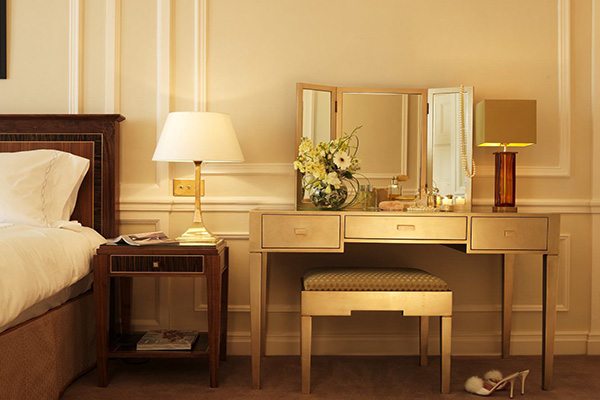 梳妝臺的尺寸選擇與正確擺放姿勢-裝潢設計不求人-家具室內裝潢資訊網