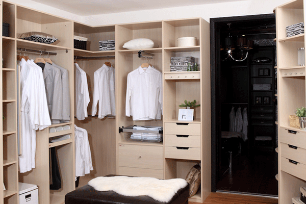 木質地板步入式衣帽間設計 簡約時尚收納max-裝潢設計不求人-家具室內裝潢資訊網