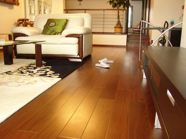 舊地板翻修注意事項 舊地板翻新方法-裝潢設計不求人-家具室內裝潢資訊網